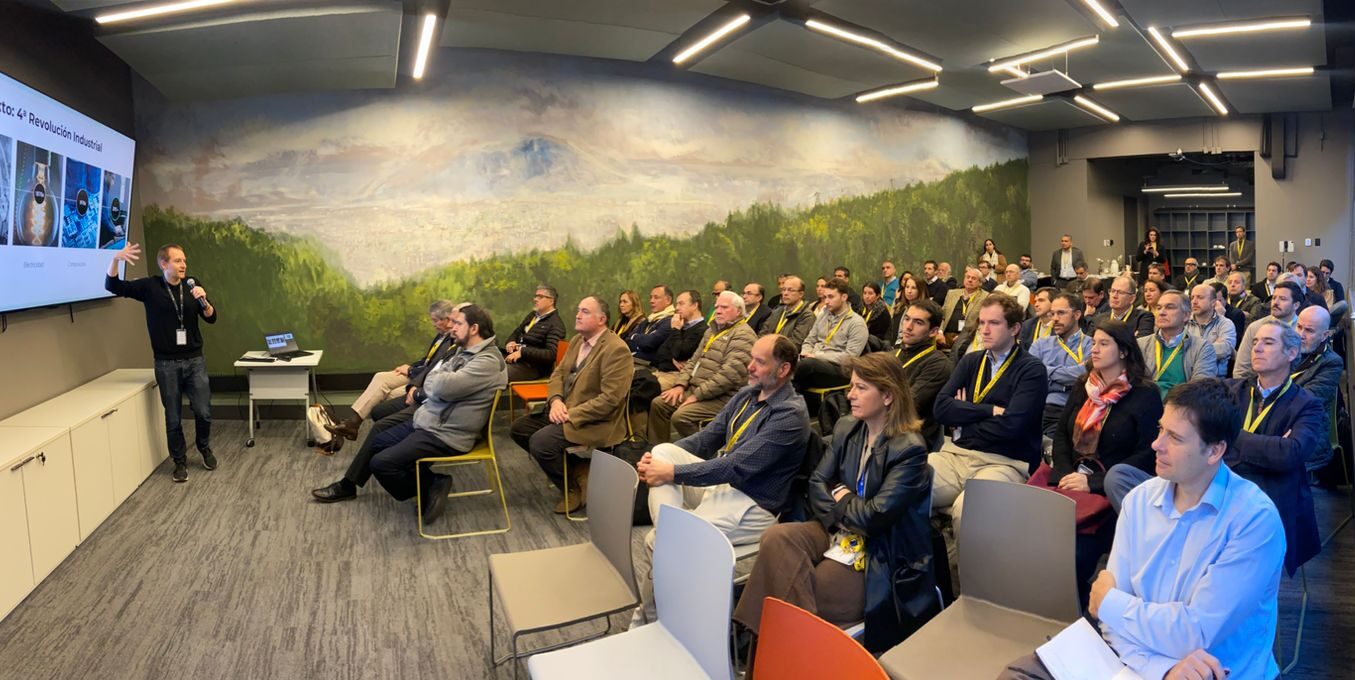 FIUC y EY Latinoamérica realizaron desayuno ejecutivo sobre inteligencia artificial y el futuro del trabajo
