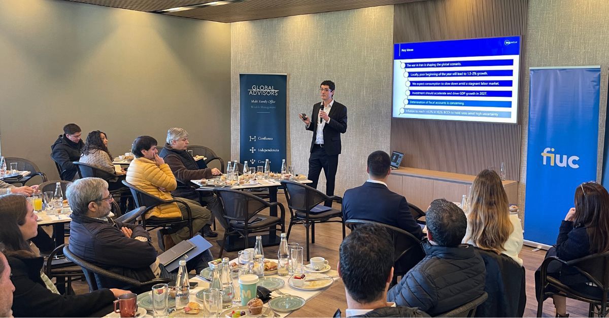 FIUC y Global Advisors realizaron desayuno ejecutivo sobre economía global y su impacto en Chile